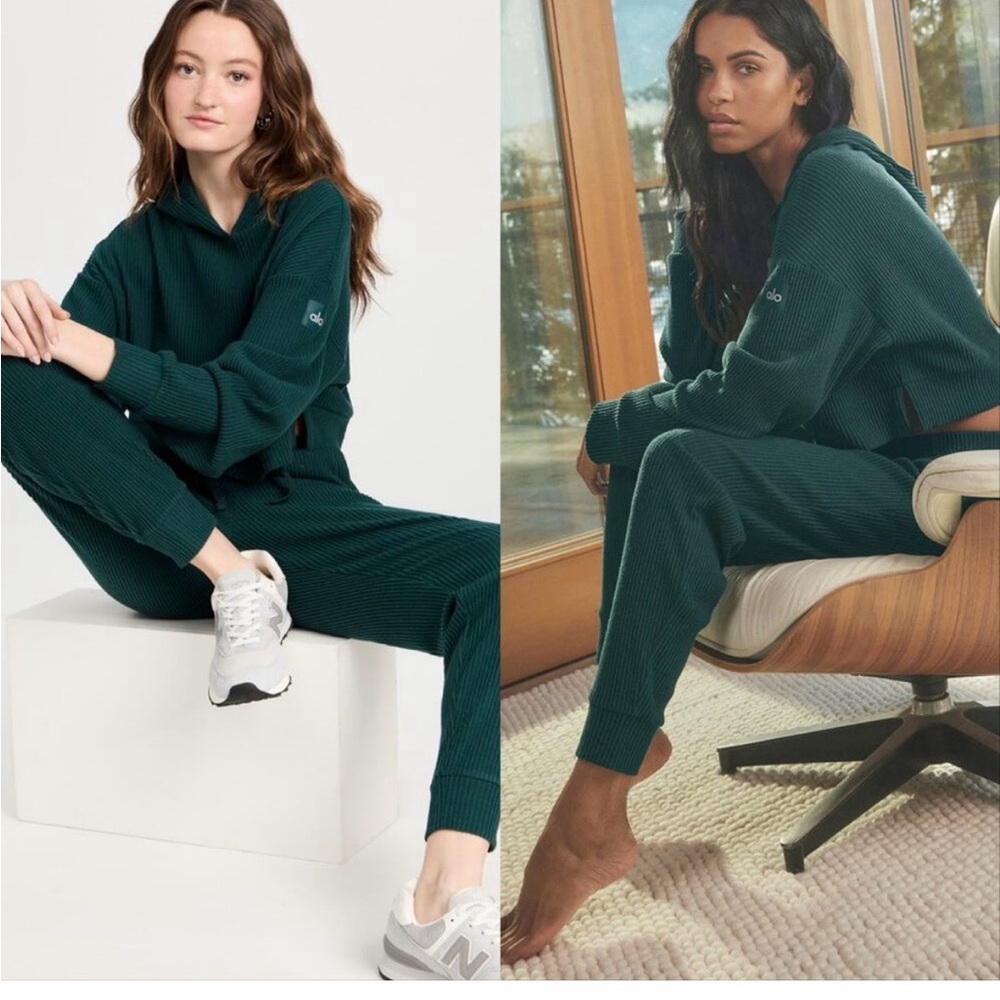 ALO Yoga Muse Midnight Green Jogger - Picture 5 of 5